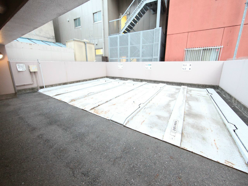 エクレール鶴舞 敷地内駐車場