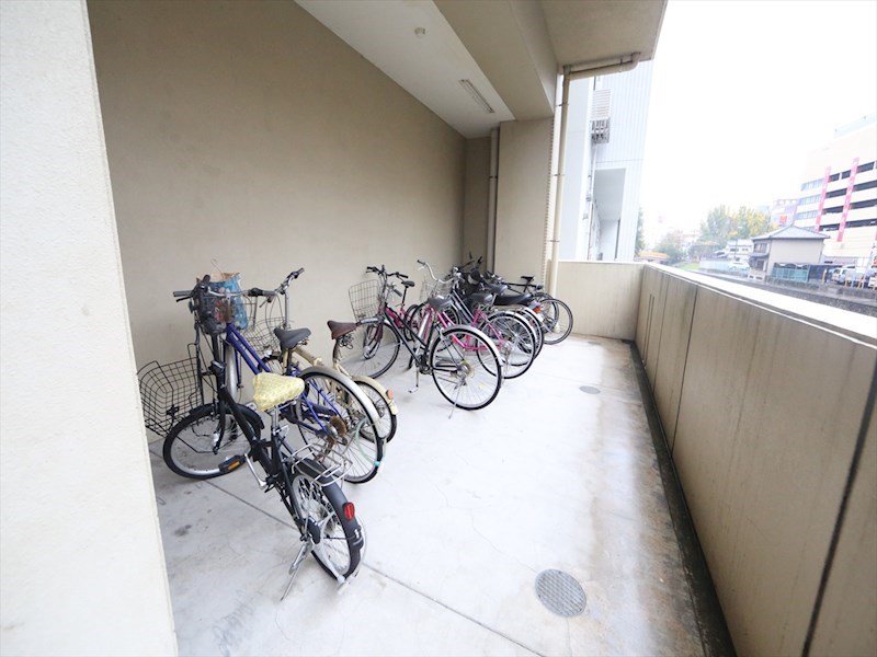 アルバ大須 屋根付き駐輪場