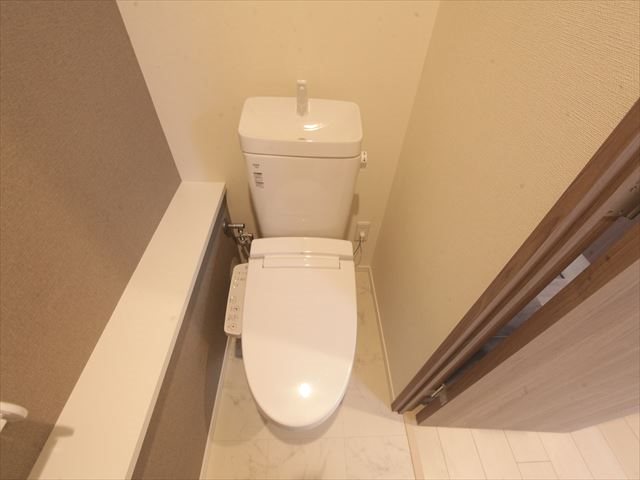 ヴィークブライト名古屋新栄 温水洗浄便座付トイレ