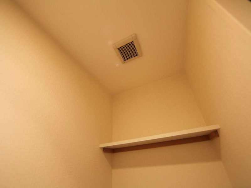 ボタニカルコート トイレ上部に棚付き
