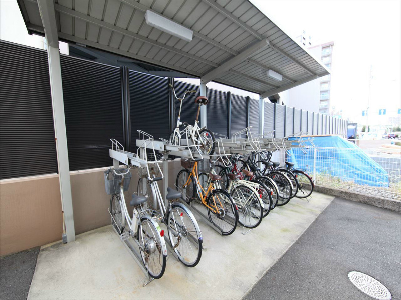 アンビックス・プリア茶屋ヶ坂 屋根付き駐輪場