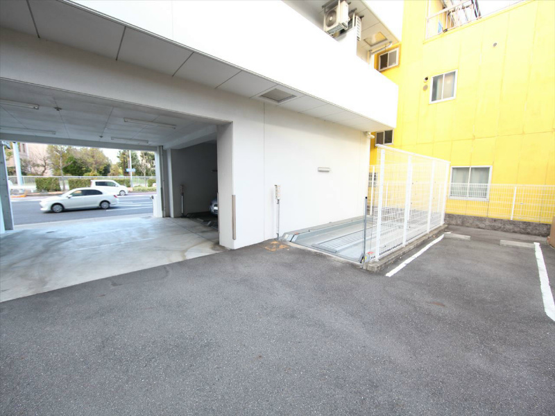 アンビックス・プリア茶屋ヶ坂 敷地内駐車場