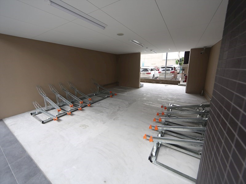 エステムコート名古屋新栄アクシス 屋根付き駐輪場