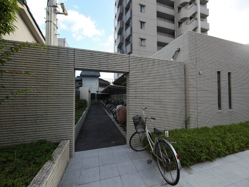 レジディア徳川 屋根付駐輪場