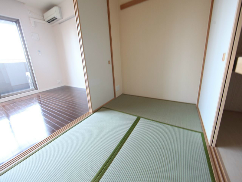 レジディア徳川 和室3帖　押入付（収納充実してます）