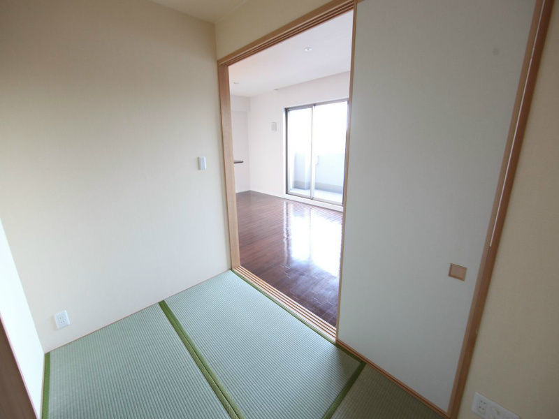 レジディア徳川 和室3帖　押入付（収納充実してます）