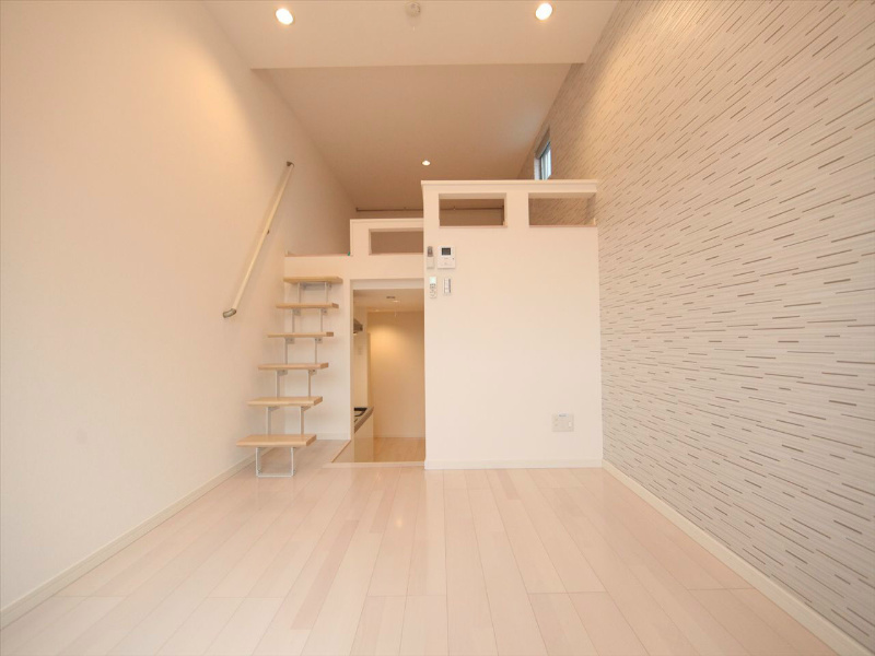 クワンベール 洋室6.4帖　上段ロフト6.6帖（収納でも部屋でも使えます）