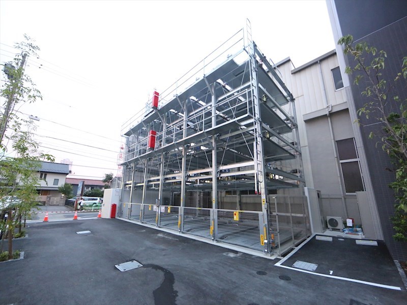 エステムコート名古屋金山ミッドクロス 敷地内駐車場（サイズはご確認ください）