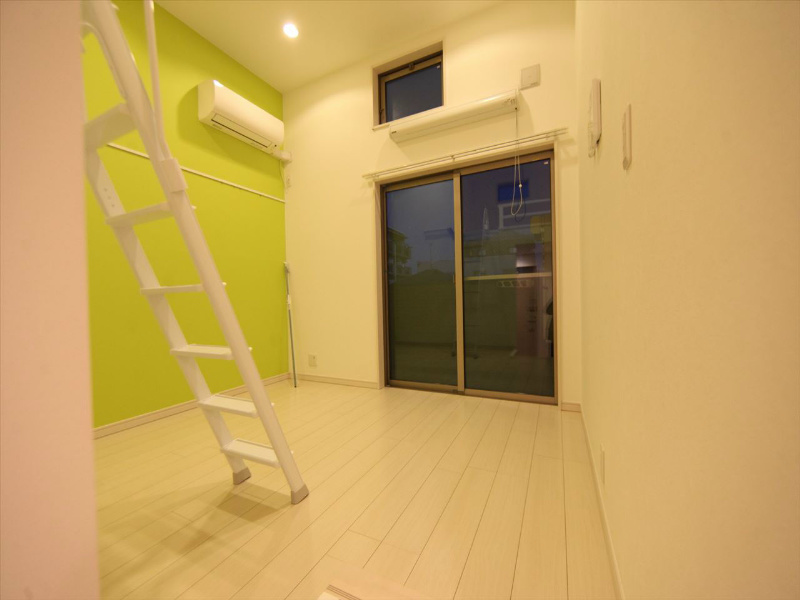 プリエール名古屋 上段洋室5帖　ロフト5.6帖（収納でも部屋でも使えます）