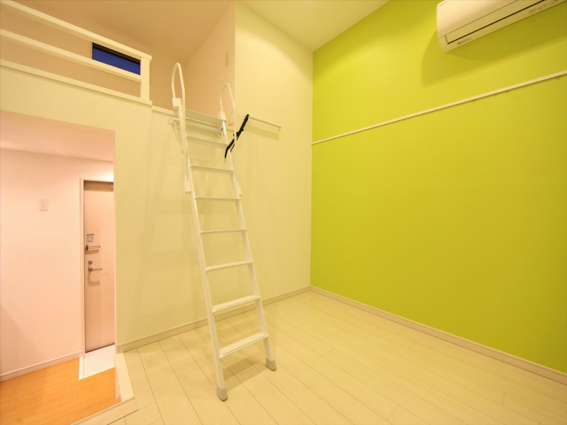 プリエール名古屋 上段洋室5帖　ロフト5.6帖（収納でも部屋でも使えます）