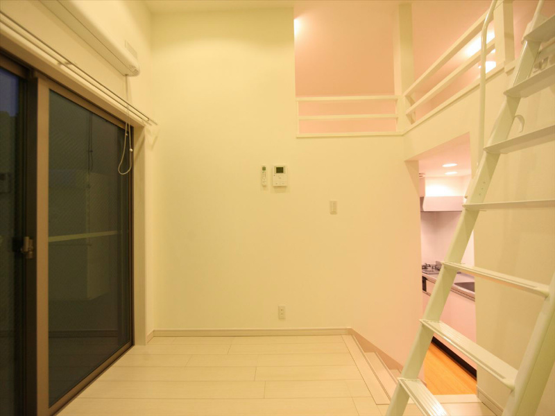 プリエール名古屋 上段洋室5帖　ロフト5.6帖（収納でも部屋でも使えます）