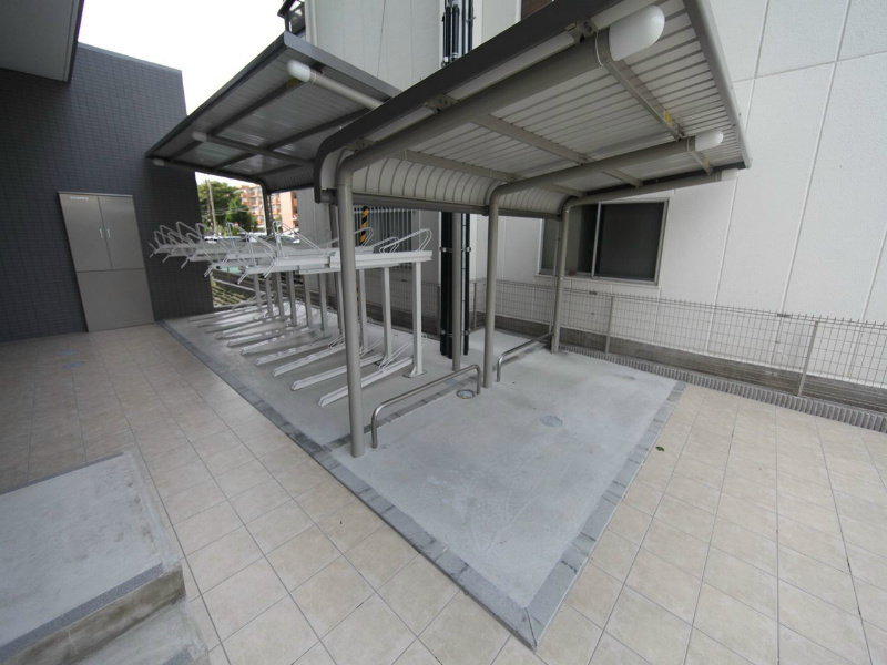 プラジュ千種 屋根付き駐輪場