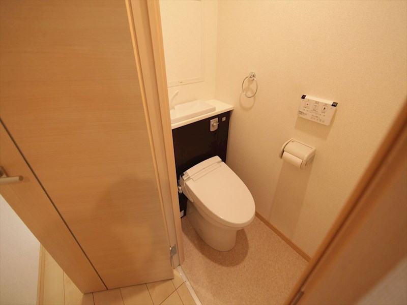 プラジュ千種 温水洗浄暖房便座付トイレ
