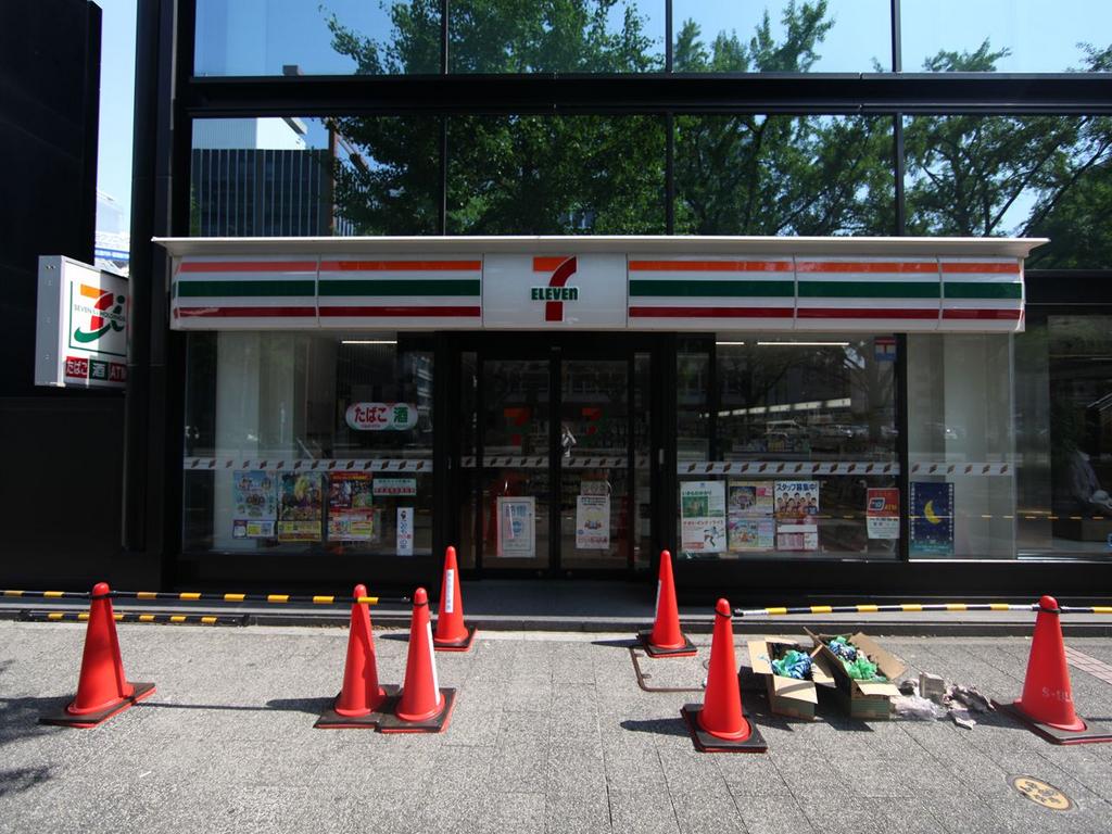 サンエスケーイワタ名城  セブンイレブン 名古屋桜通錦１丁目店