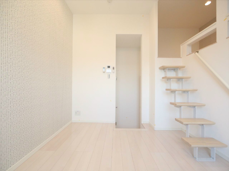 カサベランサ 洋室6.2帖　上階ロフト5.4帖（収納でも部屋でも使えます）