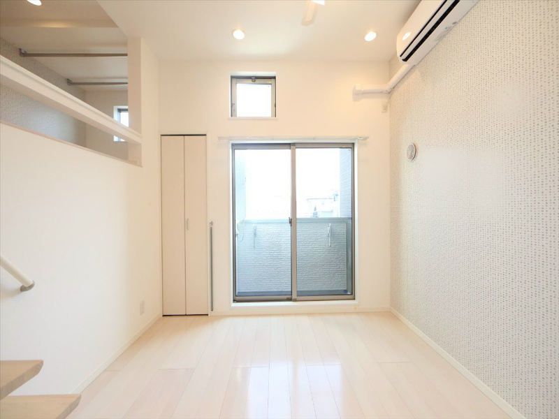 カサベランサ 洋室6.2帖　上階ロフト5.4帖（収納でも部屋でも使えます）