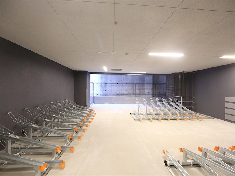 ディアレイシャス金山 屋根付き駐輪場