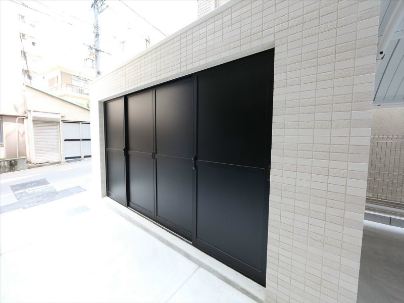 クリスタル丸の内 敷地内ゴミ捨て場