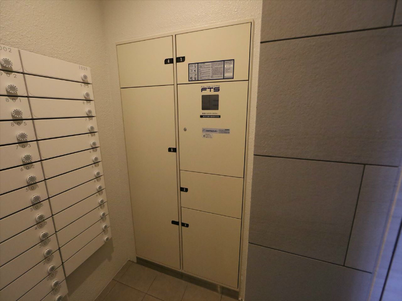 クリスタル丸の内 宅配BOX　不在時に荷物の受け取りができます