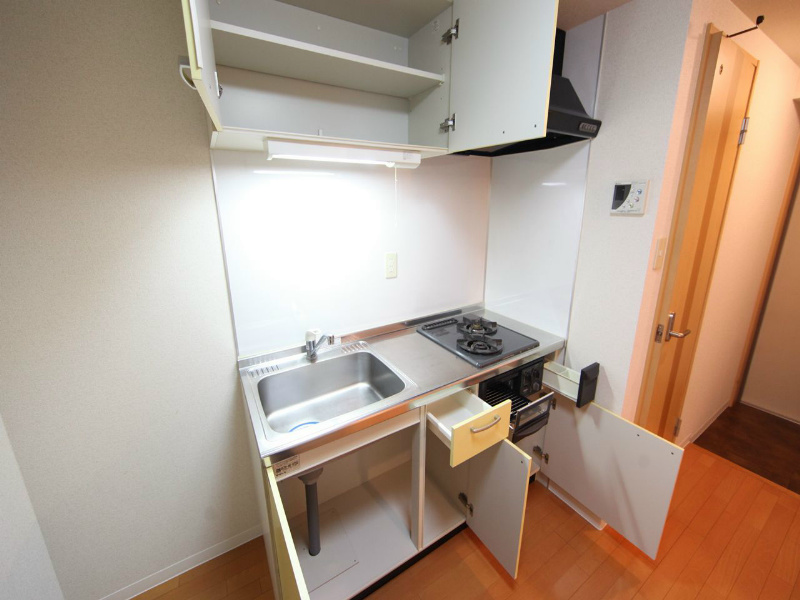 コートモーリス新道 システムキッチン（ガス2口グリル）冷蔵庫レンジ等用意できます