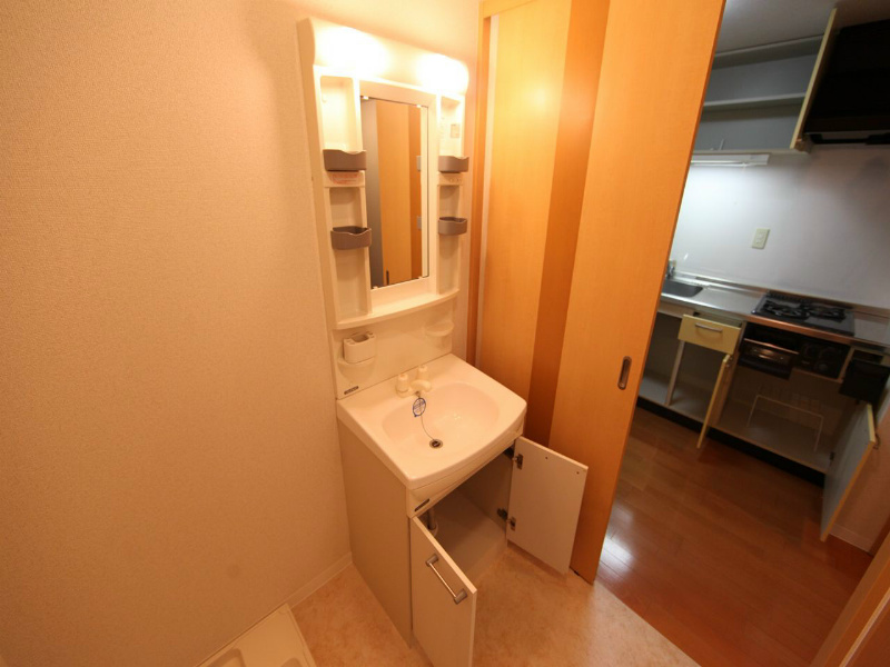 コートモーリス新道 脱衣所　独立洗面台　洗濯機ご用意できます