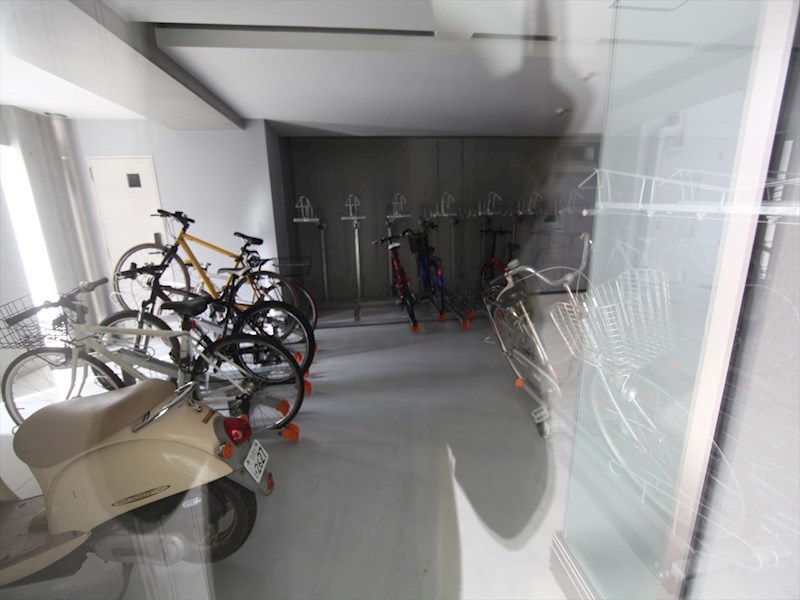 千種アヴァンギャルドプレイス 屋根付き駐輪場