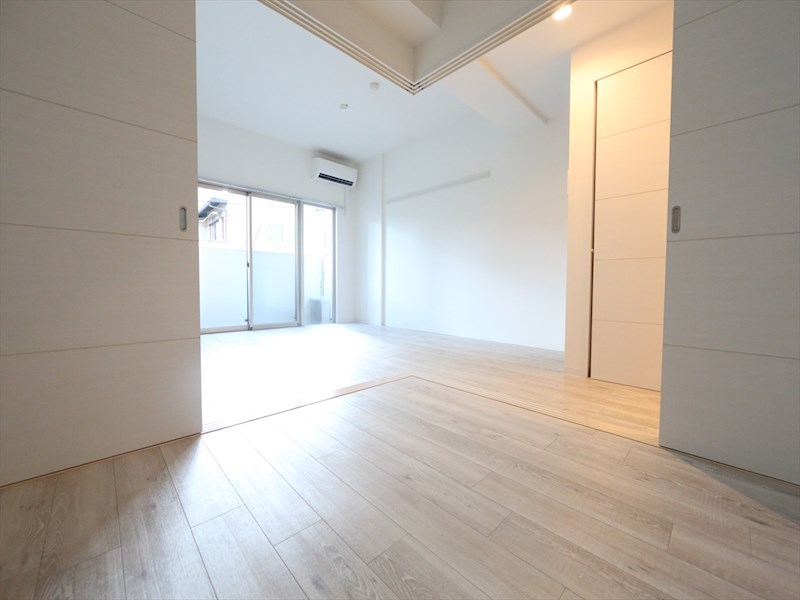 Ｕｒｂａｎ　Ｃｌｏｕｄ　Ｉｚｕｍｉ ＬＤＫ12.7帖　洋室4帖　つなげても仕切っても使えます
