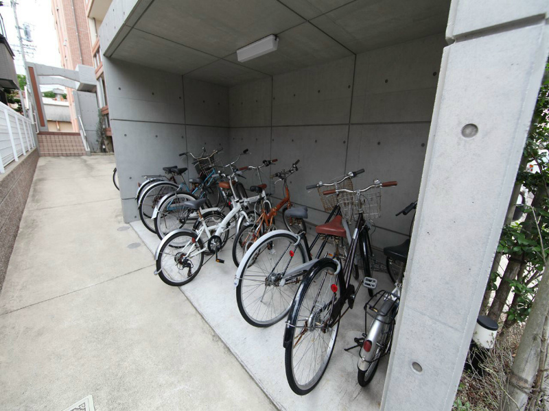 メゾンアイ本陣 屋根付き駐輪場