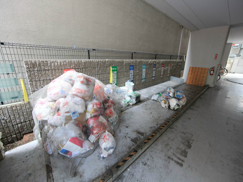 プロシード新栄 敷地内ゴミ捨て場