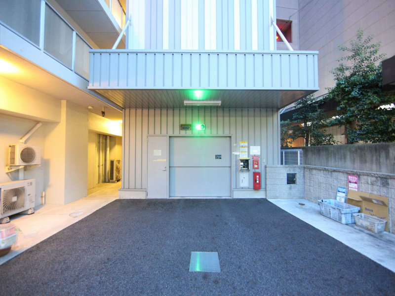 プライムアーバン上前津 敷地内駐車場