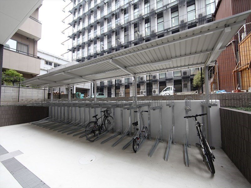 ブランシエスタ泉 屋根付き駐輪場