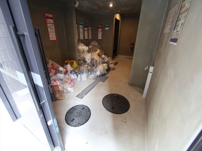 ブランシエスタ泉 敷地内ゴミ捨て場