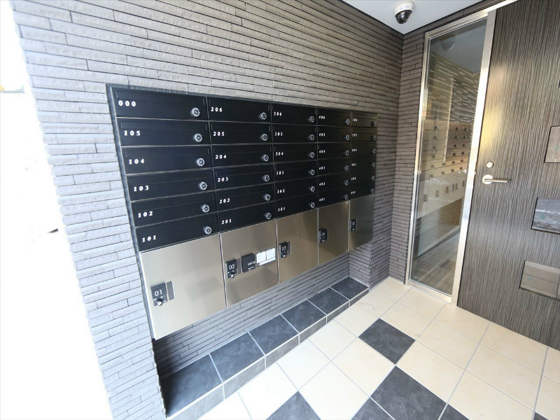 Ｂｒａｎｃｈｅ千代田 エントランス　オートロック　宅配ＢＯＸ　防犯カメラ