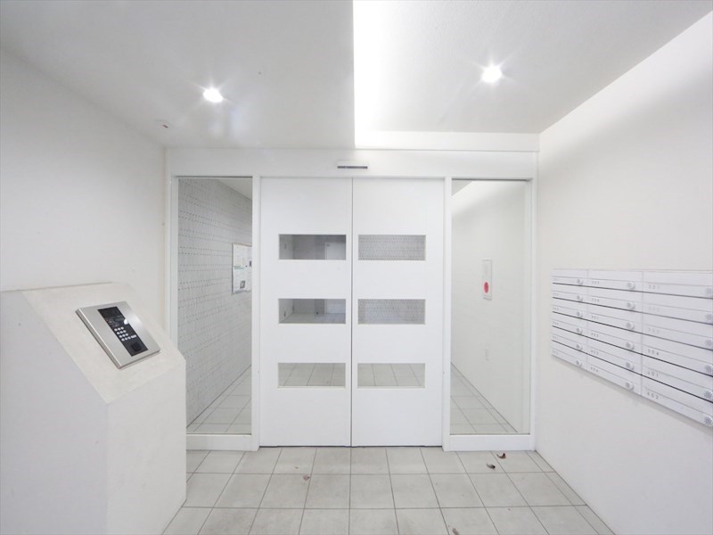 愛知県名古屋市東区葵１丁目 エントランス　オートロック　宅配ＢＯＸ　防犯カメラ