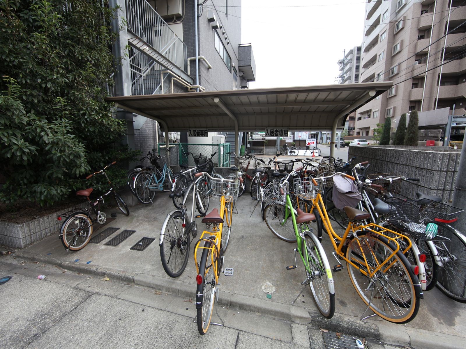 サンマール牛巻 屋根付き駐輪場