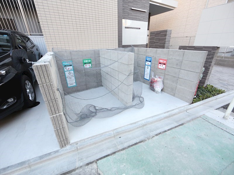 キャナルスクエア 敷地内ゴミ捨て場（24時間ゴミ出し可能）