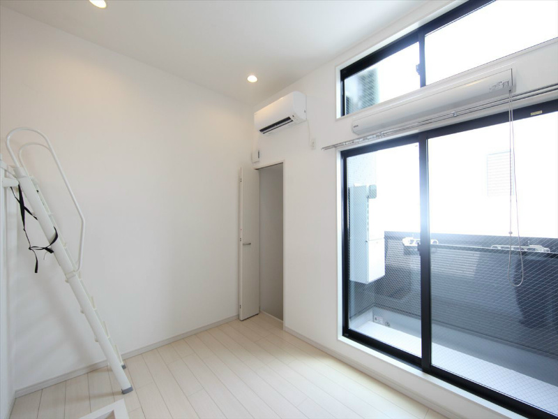 Ｊｅｕｎｅｓｓｅ石場（ジュネス石場） 上段洋室5.4帖　ロフト5帖（収納でもお部屋でも使えます）