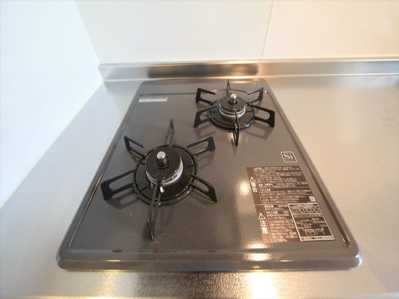 Ｃａｓａｄｏｍａｎｉ八熊（カーサドマーニ八熊） システムキッチン（ガス2口）冷蔵庫・レンジ等ご用意できます