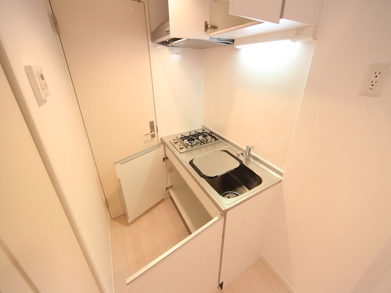 ＲｅｓｉｄｅｎｃｅＩｍａｉｋｅ（レジデンス今池） システムキッチン（ガス2口）冷蔵庫・レンジ等ご用意できます