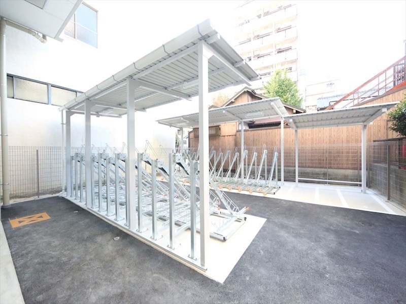 エスリード金山プルミエ 屋根付き駐輪場