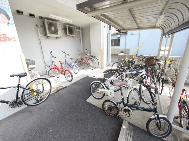 アースヒル東白壁 屋根付き駐輪場