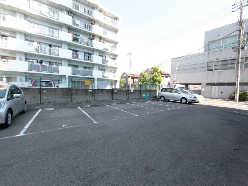 エスタシオン御器所 敷地内平面駐車場