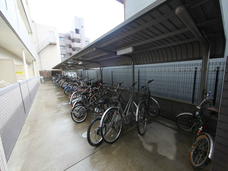 ヴィラマリオン 屋根付き駐輪場