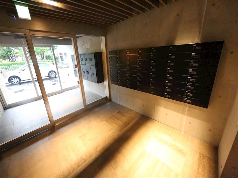 コレクション名駅III エントランス　オートロック　集合ポスト