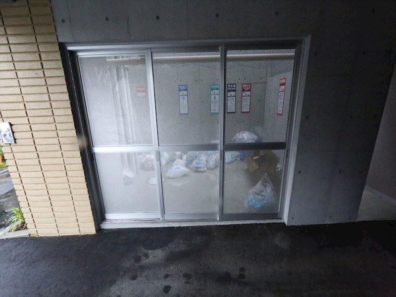 コレクション名駅III 敷地内ゴミ捨て場