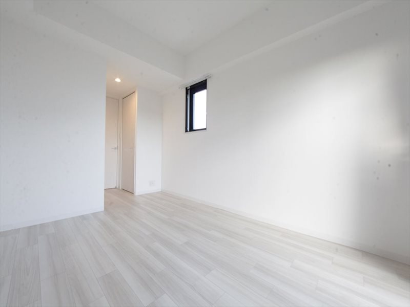 S-RESIDENCE本郷 洋室8.0帖　収納充実　エアコン付　バルコニーに面しています