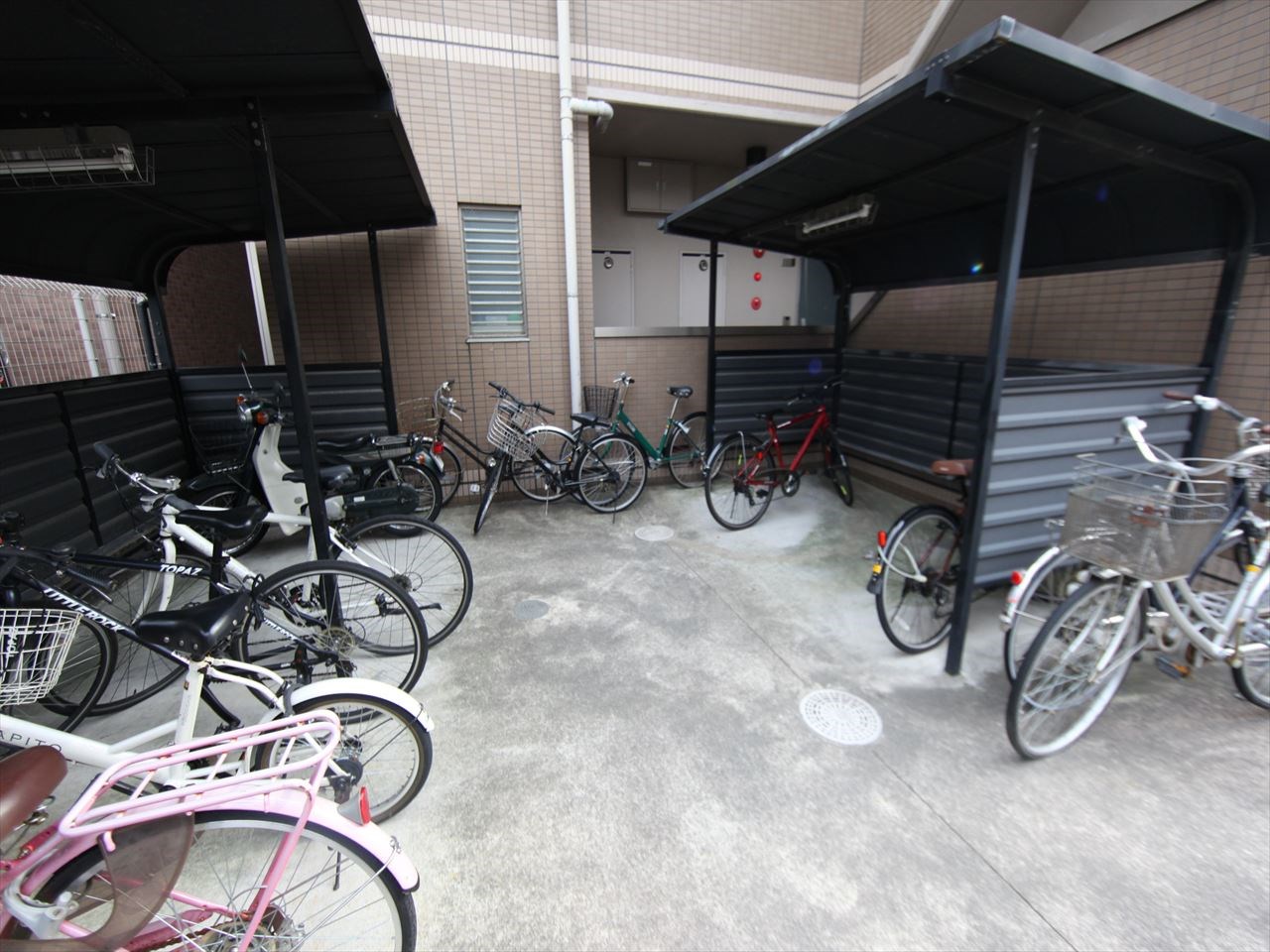 グランドゥール古出来 屋根付き駐輪場
