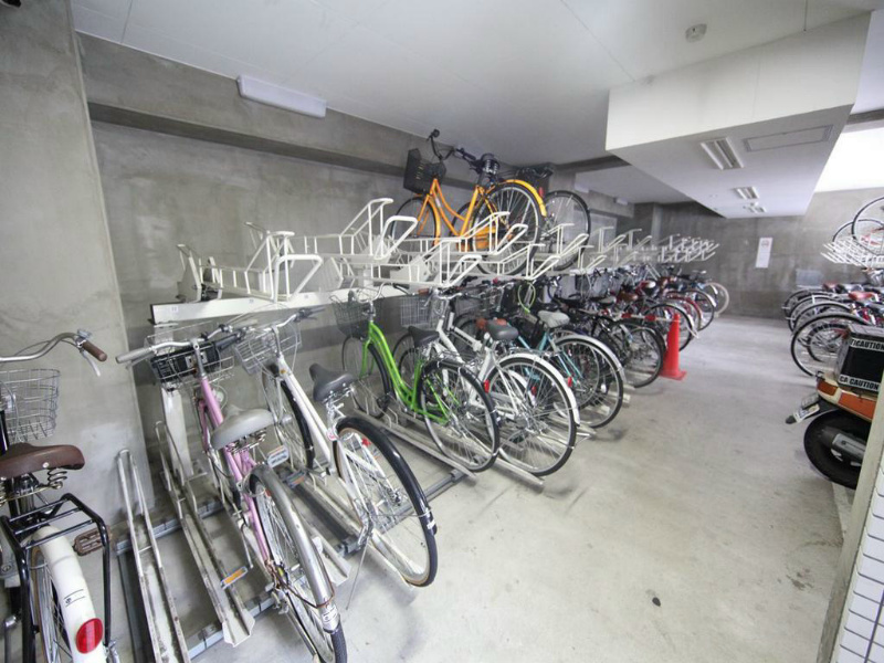 ＹＳ上前津 屋根付き駐輪場