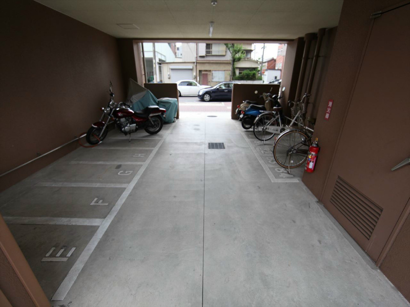 プレサンス名古屋城前ラバンカ 屋根付バイク置き場　屋根付駐輪場