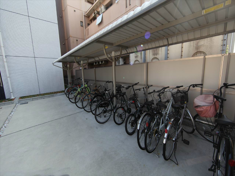 メゾン ド アミティエ 屋根付き駐輪場